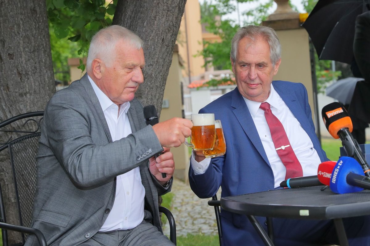 Kdy si Zeman a Klaus opět ťuknou pivem?