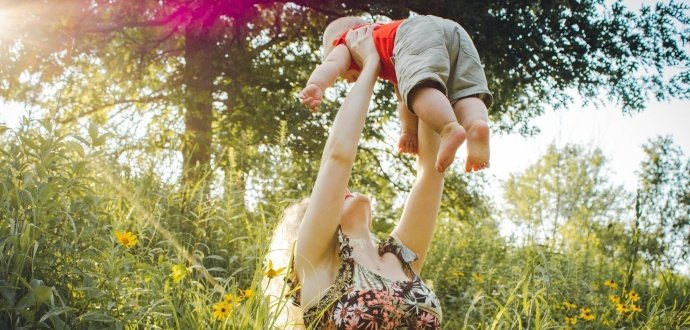 Zvládněte vedra s miminkem: 6 tipů, aby se mimi nepřehřívalo