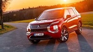 Mitsubishi v Česku slaví 25 let outlanderu. Sleví skoro 300 tisíc a dá dlouhou záruku Mitsubishi v Česku slaví 25 let outlanderu. Sleví skoro 300 tisíc a dá dlouhou záruku