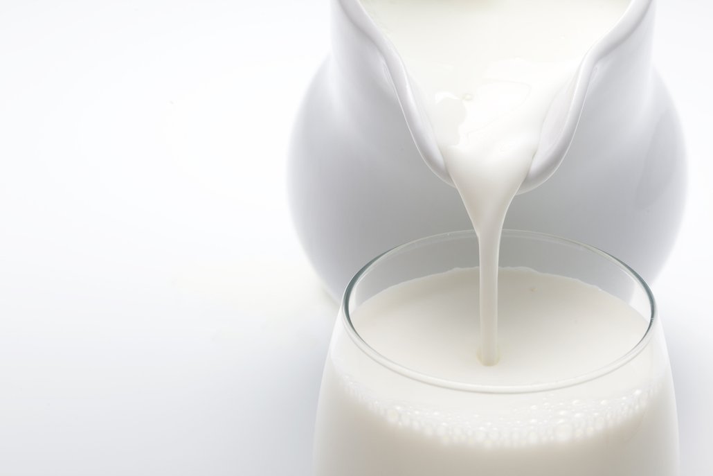 Dbejte na teplotu mléka. Mělo by být vlažné, proto studené mléko z lednice je potřeba nechat chvíli v pokojové teplotě