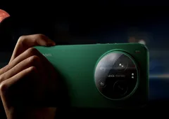 Mobily Xiaomi si pletou Slunce a Měsíc. Místo zatmění lidé vyfotili digitální slátaninu Mobily Xiaomi si pletou Slunce a Měsíc. Místo zatmění lidé vyfotili digitální slátaninu