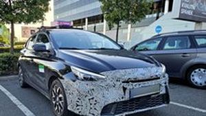 Modernizovaná MG 3 a MG ZS spatřena v Praze. S novým hybridem přijdou i další změny Modernizovaná MG 3 a MG ZS spatřena v Praze. S novým hybridem přijdou i další změny