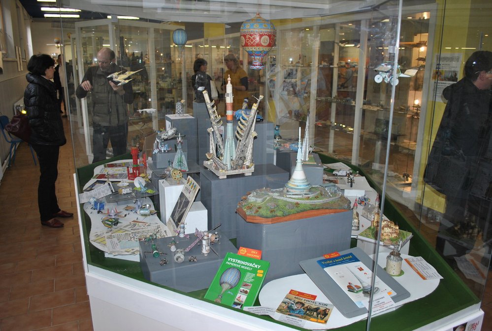 Výstava papírových modelů v Muzeu papírových modelů