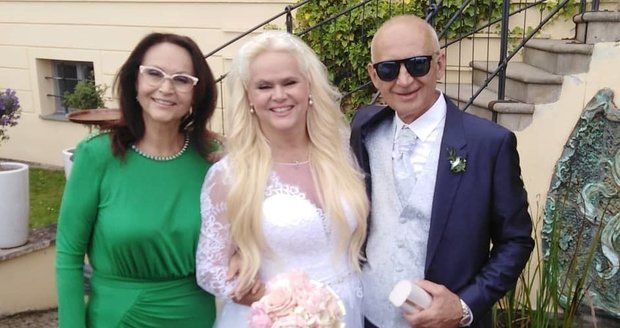 Monika Štiková se vdala.