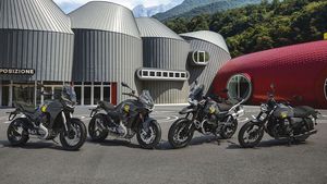 Moto Guzzi slaví 105 let čtyřmi speciály. Jejich barvy převzalo z nové továrny