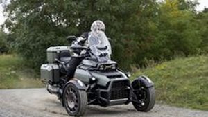 Mototest Can-Am Canyon Redrock: Když dvě kola nestačí Mototest Can-Am Canyon Redrock: Když dvě kola nestačí