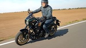 Mototest Suzuki GSX-8TT: V těle stylového klasika Mototest Suzuki GSX-8TT: V těle stylového klasika