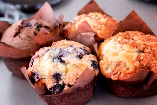 Muffiny s čokoládou, kokosem nebo nutellou. Zkuste 5 receptů z jednoho těsta!