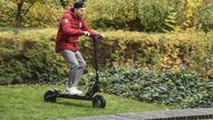 Na elektrokoloběžce nově až od 15 let! Změny platí i pro cyklisty Na elektrokoloběžce nově až od 15 let! Změny platí i pro cyklisty