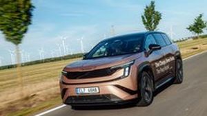 Na jedno nabití k Atlantiku. Škoda Peaq má nový rekord Na jedno nabití k Atlantiku. Škoda Peaq má nový rekord