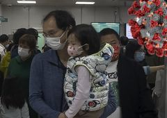 Návrat covidu? Chřipkové mutace? Čínou se prudce šíří zápaly plic, sousedé posilují opatření