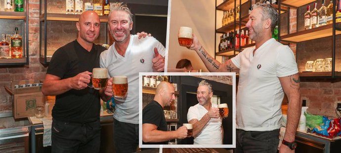 Dva hokejoví kamarádi Petr Nedvěd s Martinem Ručinským už budou chodit na pivo v centru Prahy do svého