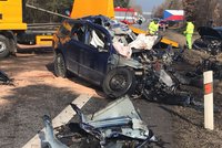 Tragická nehoda na Benešovsku: Při srážce tří aut zemřel jeden člověk