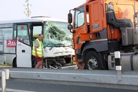 Autobus srazil v Uherském Brodě dva chodce, jeden z nich zemřel