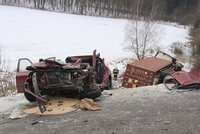 Tragická nehoda na Blanensku: Šofér (+68) osobáku zemřel po srážce s kamionem