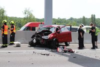 Vážná nehoda na D1 skončila tragicky: Srážku dodávky a kamionu nepřežil jeden řidič
