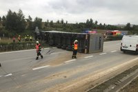 Pohroma na D1 u Holubic: Nejdřív kamion, pak i náklaďák! Dvě nehody blokují dálnici na Ostravu