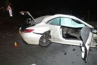 Při nehodě mercedesu v Olomouci zemřela mladá žena. Auto se řítilo velkou rychlostí, tvrdí svědci