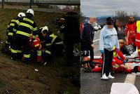 Vážná nehoda na Náchodsku: Dvě auta na střeše a čtyři zranění! Zasahoval vrtulník