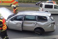 Smrtelná nehoda u Stonařova: Řidič dodávky (†65) nepřežil, další (19) se těžce zranil
