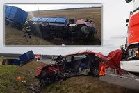 Smrtelná nehoda na Mladoboleslavsku: Řidička nepřežila střet s náklaďákem