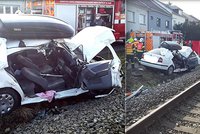 Drsná srážka auta s vlakem na Prostějovsku: Zranili se čtyři lidé