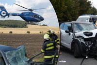 Vážná nehoda u Prahy: 9 zraněných, z auta vystříhávali i roční dítě