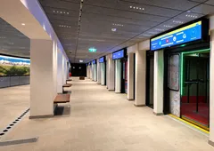 Nejkratší metro jezdí v rakouské obci s 1200 obyvateli. Trasa je dlouhá 1,3 km a má čtyři zastávky Nejkratší metro jezdí v rakouské obci s 1200 obyvateli. Trasa je dlouhá 1,3 km a má čtyři zastávky