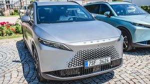 Nejvýše 350 tisíc hybridů ročně. EU se s Čínou dohodla na omezení dovozu aut