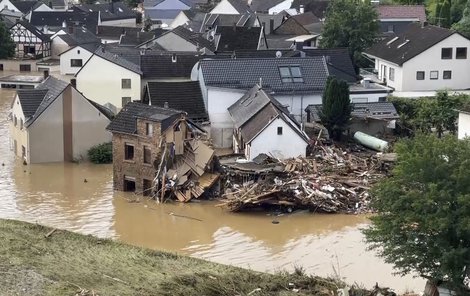 Západ Německa postihly záplavy.