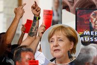 „Zrádkyně.“ Odpůrci Merkelové vztyčili prostředníčky a vytáhli červené karty