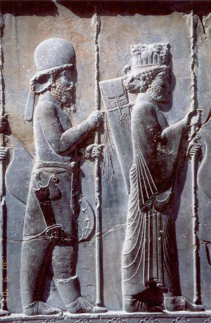 Vyobrazení Nesmrtelných na reliéfech města Persepole