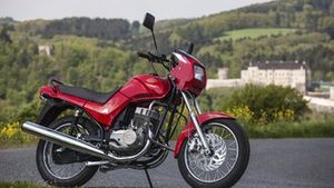 Nespolehlivý šunt za cenu zlata. Drahá nostalgie nám brání přiznat si pravdu o Jawě 350