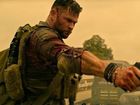 Netflix láká na akční film Vyproštění 2. Chris Hemsworth si opět zahraje špičkového žoldáka