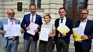 „Nezřízené zadlužování Česka!“ Opozice žene zákon o rozpočtové odpovědnosti k Ústavnímu soudu „Nezřízené zadlužování Česka!“ Opozice žene zákon o rozpočtové odpovědnosti k Ústavnímu soudu