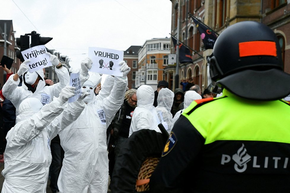 Protesty proti pandemickým opatřením v Amsterdamu, 2. ledna 2022