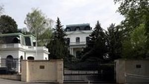 Nová pravidla pro ruské diplomaty v Česku: Překročení hranic budou muset hlásit den předem Nová pravidla pro ruské diplomaty v Česku: Překročení hranic budou muset hlásit den předem