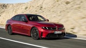 Nové BMW řady 3 oficiálně: S šestiválcem i na elektřinu. Uvnitř je všechno jinak Nové BMW řady 3 oficiálně: S šestiválcem i na elektřinu. Uvnitř je všechno jinak