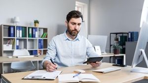 Nové částky pro OSVČ. Podívejte se, kolik na zálohách zaplatíte v roce 2027