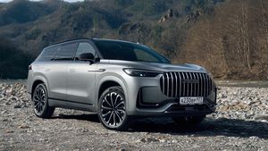 Nové Jaecoo 8 už je v Česku: Výkonný plug-in hybrid s velkou baterií cenou překvapí