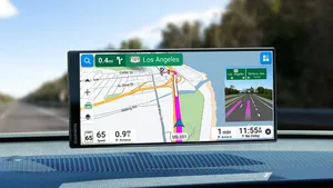 Nové navigace Garmin Drive mají obří širokoúhlý displej. Po spárování s telefonem nabídnou užitečné funkce Nové navigace Garmin Drive mají obří širokoúhlý displej. Po spárování s telefonem nabídnou užitečné funkce