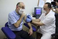Část Čechů odmítá vakcíny AstraZeneca. Blatný je hájí: „Jsou tu proto, aby lidé neumírali“