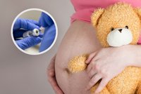 Studie vyvrací mýty o očkování těhotných: Vakcíny nezpůsobují komplikace