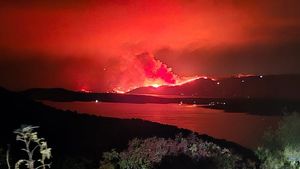 Ohnivé peklo v Chorvatsku: Evakuovali 230 lidí! Ostrov Brač zachvátily plameny Ohnivé peklo v Chorvatsku: Evakuovali 230 lidí! Ostrov Brač zachvátily plameny