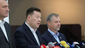 Okamura chce zrušit armádu. V případě války budeme trvat na míru, tvrdí šéf SPD