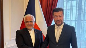 Okamura přijal íránského velvyslance: „Ostuda a politické dno!“ Zuří ODS i TOP 09 Okamura přijal íránského velvyslance: „Ostuda a politické dno!“ Zuří ODS i TOP 09