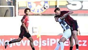 ONLINE: Hradec - Sparta 0:0. Čvančara v základu! Daridovu bombu z dálky vytáhl Surovčík ONLINE: Hradec - Sparta 0:0. Čvančara v základu! Daridovu bombu z dálky vytáhl Surovčík