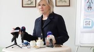 ONLINE: Pavel přiletěl, Eva ne. „Právo na odpočinek a víra v občany,“ vzkázala první dáma ONLINE: Pavel přiletěl, Eva ne. „Právo na odpočinek a víra v občany,“ vzkázala první dáma