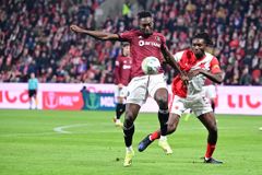 ONLINE: Slavia - Sparta 2:1. Olatunji po chybě domácí obrany snížil