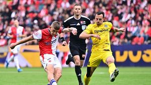 ONLINE: Slavia - Hradec Králové 0:0. Šturm to zkusil z dálky, bránu minul ONLINE: Slavia - Hradec Králové 0:0. Šturm to zkusil z dálky, bránu minul